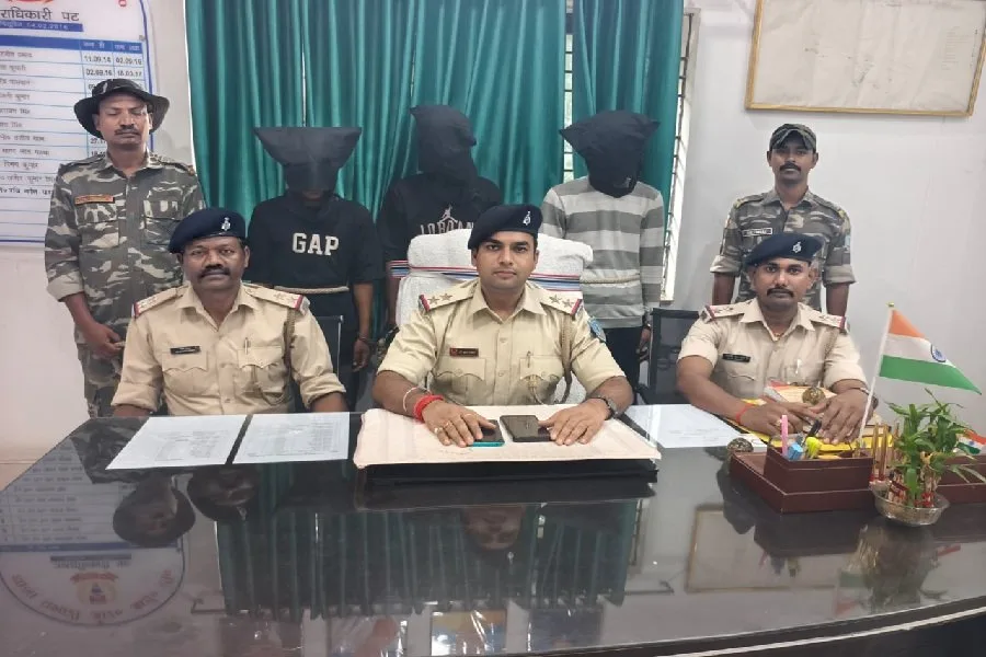 आरआईटी थाना पुलिस ने चोरी की तीन बाइक सहित तीन आरोपियों को किया गिरफ्तार