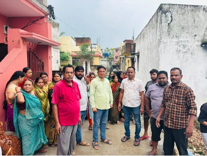 मानगो की मुख्य नाली पर अवैध निर्माण पर प्रशासन ने तत्काल रोक लगाई