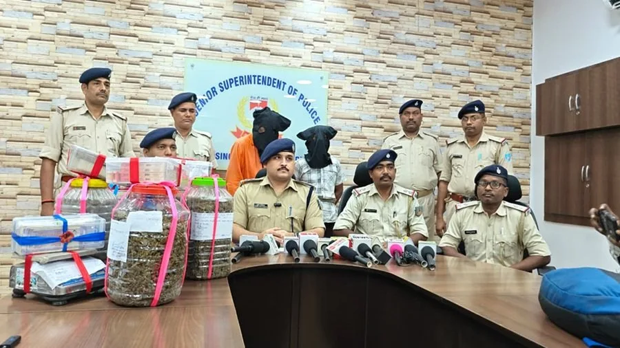 पूर्वी सिंहभूम पुलिस की बड़ी कार्रवाई: 7.8 किलो गांजा जब्त, साधु के भेष में सप्लायर गिरफ्तार