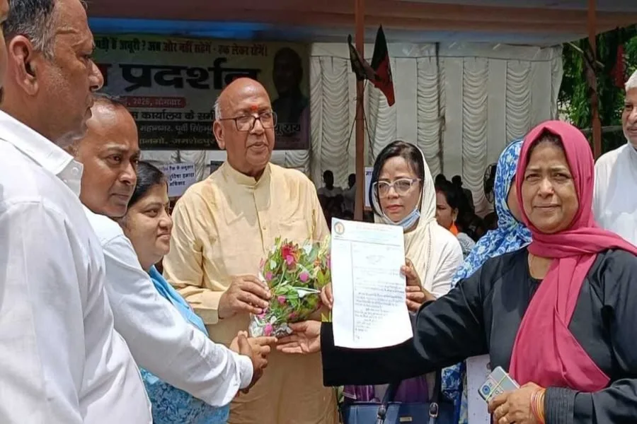 आयुष डॉक्टरों ने वेतनमान बढ़ाने की मांग को लेकर सरयू राय को ज्ञापन दिया