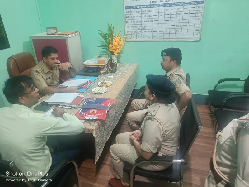 जमशेदपुर पुलिस निरीक्षण: SSP ललित मीणा ने महिला व गोविंदपुर थानों में सुधार के दिए निर्देश
