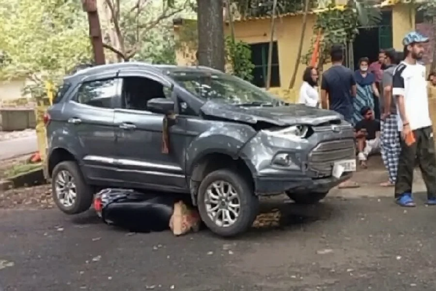 जमशेदपुर टेल्को दुर्घटना: कार-स्कूटी टक्कर में दो युवक घायल, चालक हिरासत में