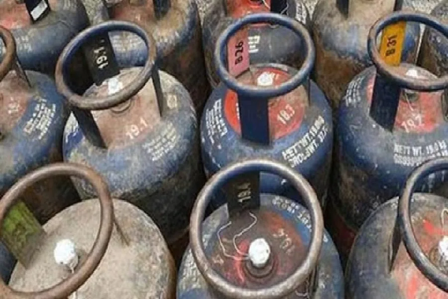 1 अगस्त से कमर्शियल LPG सिलेंडर के दाम में बड़ी कटौती, होटल-रेस्टोरेंट कारोबार में राहत