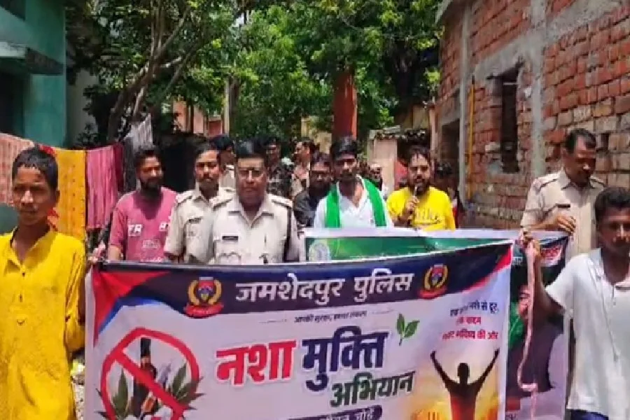 बर्मामाइंस थाना ने नशे के खिलाफ पैदल मार्च किया, स्थानीय लोगों का भरपूर समर्थन