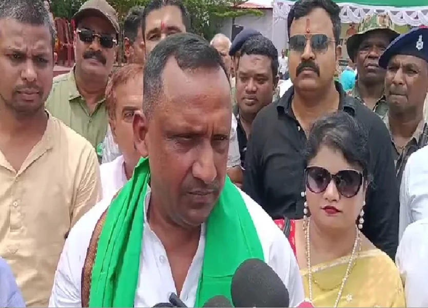 दुमौहानी संगम में 'एक पौध भविष्य के नाम' अभियान के तहत बड़े पैमाने पर पौधरोपण
