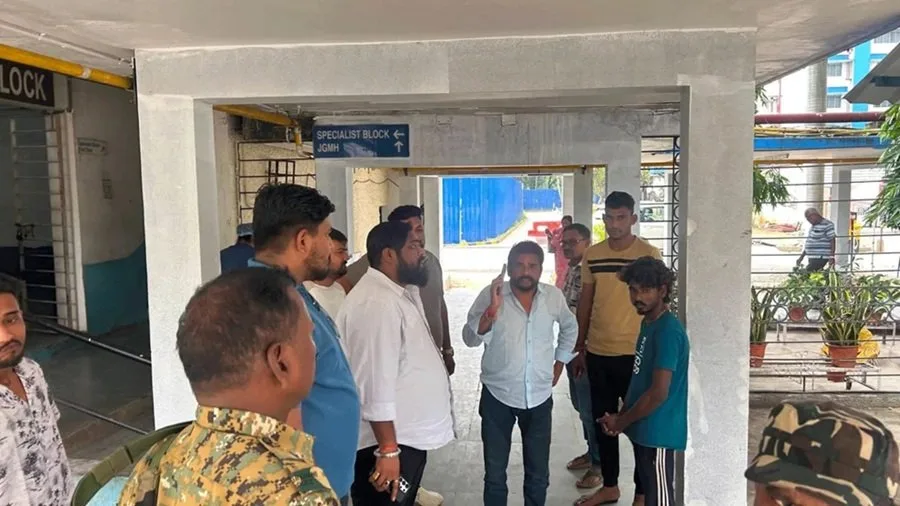 बहरागोड़ा महिला की झुलसने से मौत, विधायक समीर मोहंती ने 42 हजार रुपये बिल माफ कराया