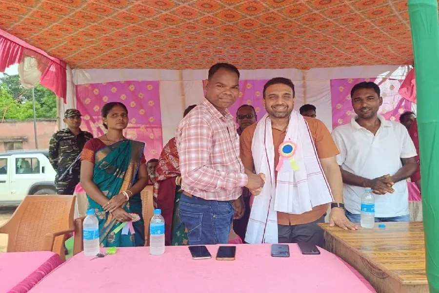 चाकुलिया के फुटबॉल टूर्नामेंट का शानदार आगाज, कुणाल षाड़ंगी रहे मुख्य अतिथि