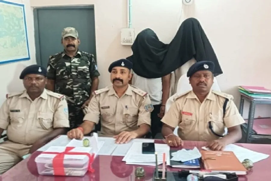 खरसावां चोरी खुलासा: 24 घंटे के अंदर दो आरोपियों की गिरफ्तारी और चोरी की बरामदगी