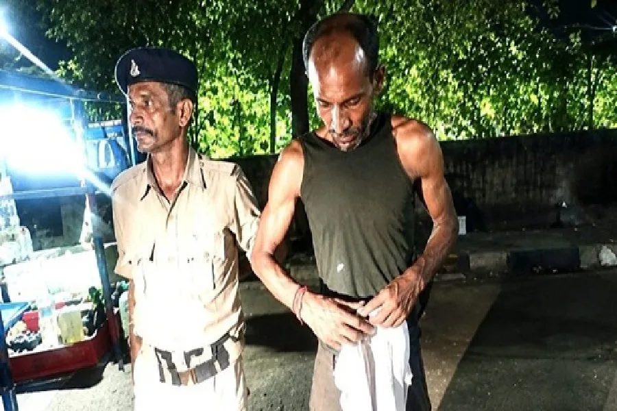 जमशेदपुर उत्पाद विभाग ने पकड़ी 290 लीटर अवैध शराब, एक तस्कर समेत कई पर कार्रवाई