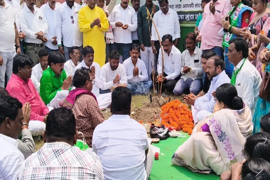 दिशोम गुरु शिबू सोरेन की पहली पुण्यतिथि पर बिरसा मुंडा स्टेडियम में भूमि पूजन का आयोजन