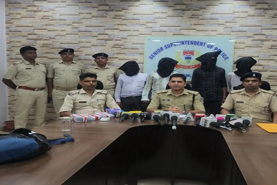 ओलडीह चेन छिनतई का पुलिस खुलासा: 3 आरोपी लोडेड पिस्तौल और नकदी के साथ गिरफ्तार