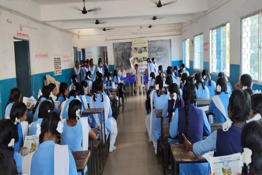 सरायकेला में छात्राओं की मुख-दंत स्वास्थ्य जांच, तंबाकू और मानसिक स्वास्थ्य पर जागरूकता