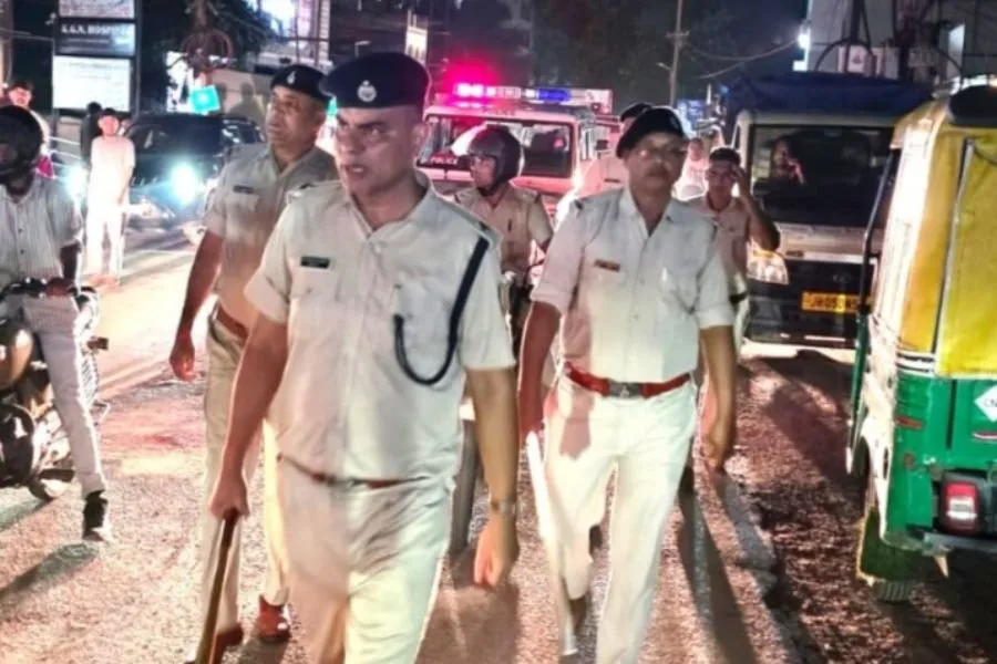 आजादनगर पुलिस अभियान: जमशेदपुर में असामाजिक गतिविधियों पर सख्त कार्रवाई
